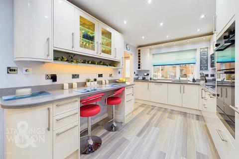 undefined, California Crescent, California, Great Yarmouth