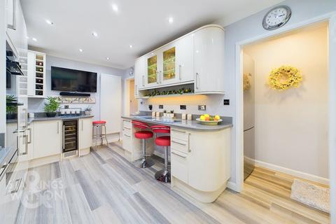 3 bedroom detached bungalow for sale, California Crescent, California, Great Yarmouth