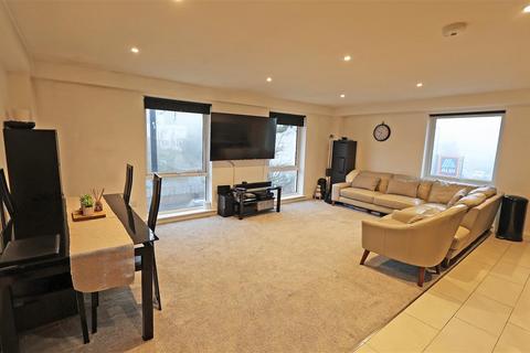 2 bedroom apartment for sale, Faversham House, 232A Addington Road, Selsdon