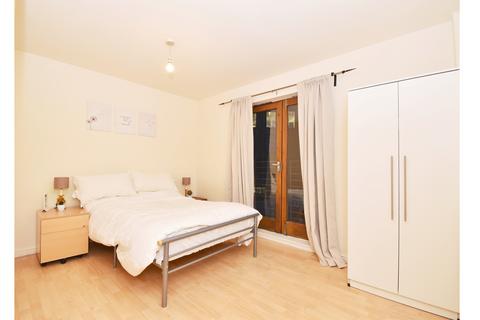 2 bedroom apartment to rent, Ashton Street, Blackwall E14