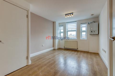 2 bedroom flat to rent, Askew Road, London W12