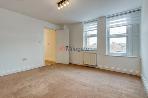 2 bedroom flat to rent, Askew Road, London W12