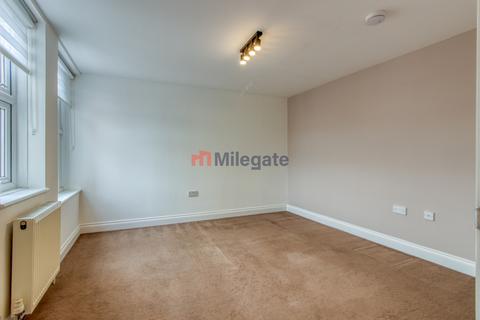 2 bedroom flat to rent, Askew Road, London W12