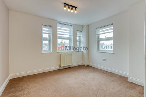 2 bedroom flat to rent, Askew Road, London W12