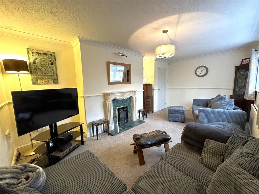Large Living Room 712