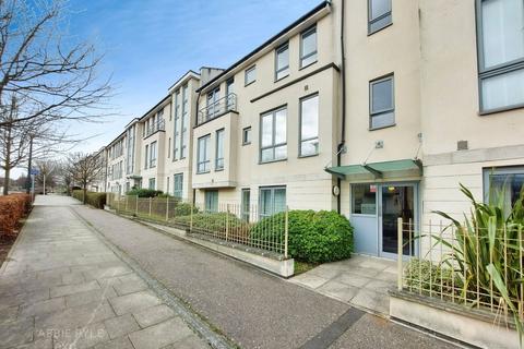 2 bedroom flat for sale, Springhead Parkway, Gravesend DA11