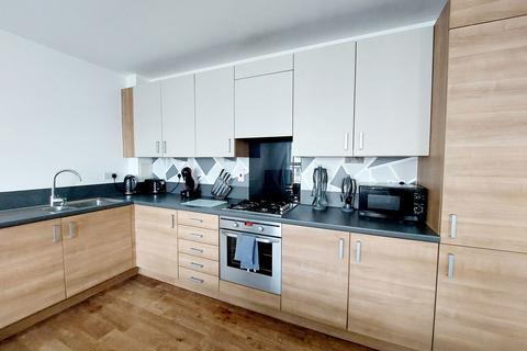 2 bedroom flat for sale, Springhead Parkway, Gravesend DA11