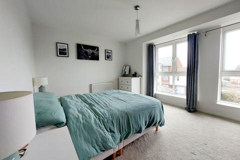 2 bedroom flat for sale, Springhead Parkway, Gravesend DA11