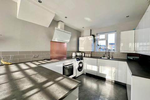 4 bedroom end of terrace house for sale, Wood Lane, Dagenham