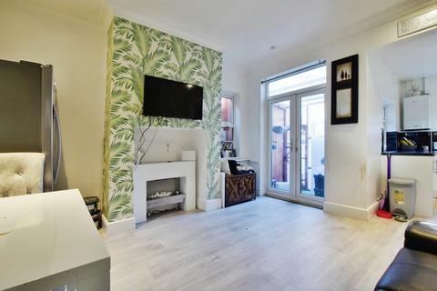 2 bedroom end of terrace house for sale, Stockport Road, Greater Manchester SK8