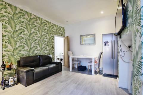 2 bedroom end of terrace house for sale, Stockport Road, Greater Manchester SK8