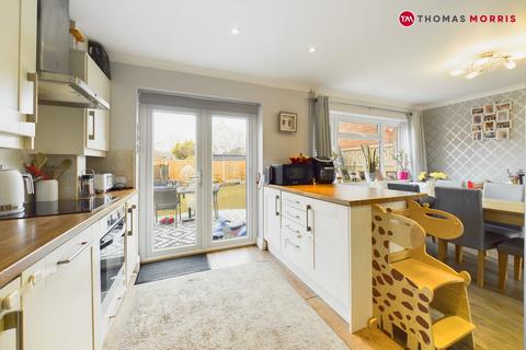 3 bedroom end of terrace house for sale, Gordon Road, St. Neots PE19