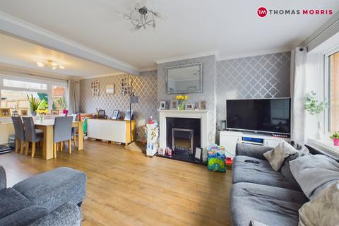 3 bedroom end of terrace house for sale, Gordon Road, St. Neots PE19