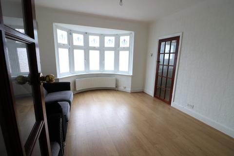 3 bedroom terraced house to rent, Holland Park Avenue, Ilford IG3