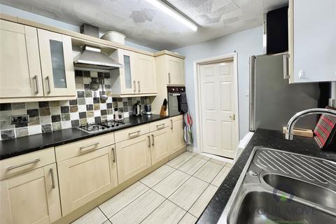 3 bedroom terraced house to rent, Weston Road, Kent ME2