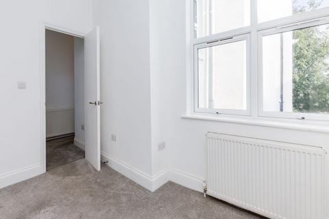 3 bedroom apartment to rent, N10