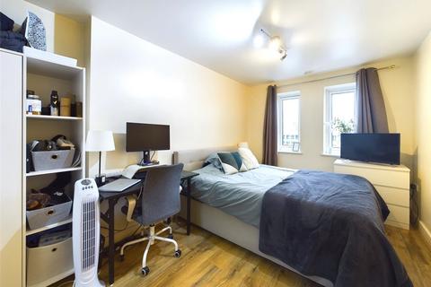 2 bedroom flat to rent, High Street, London E15