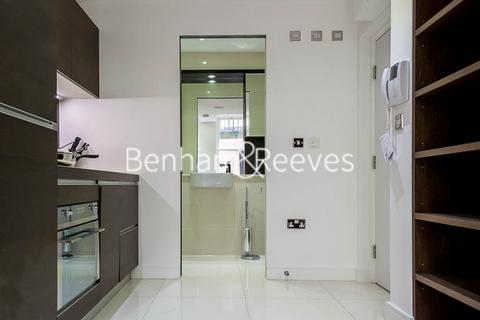 Studio to rent, Albany House, Judd Street WC1H