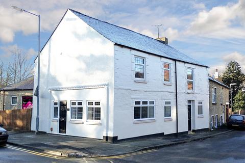 2 bedroom end of terrace house for sale, High Street, Raunds