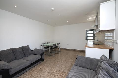 2 bedroom apartment to rent, Japan Crescent, London, N4