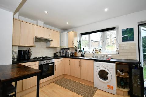 1 bedroom ground floor flat to rent, Abbotts Park Road, London, E10