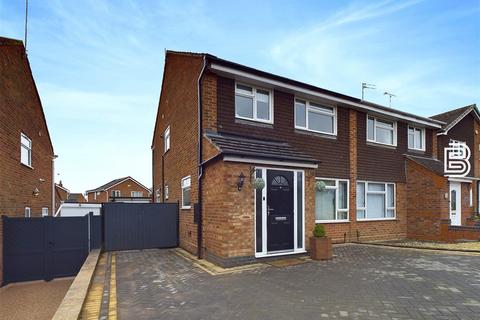 21 Ambleside, Rugby, CV21 1JB