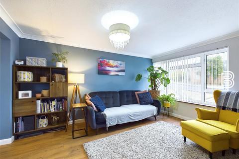 21 Ambleside, Rugby, CV21 1JB