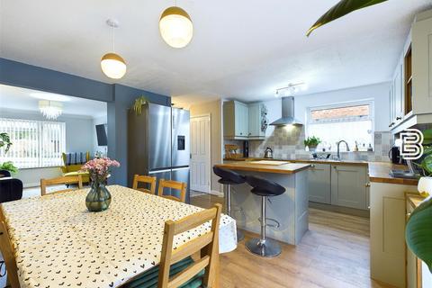 21 Ambleside, Rugby, CV21 1JB