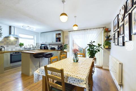 21 Ambleside, Rugby, CV21 1JB