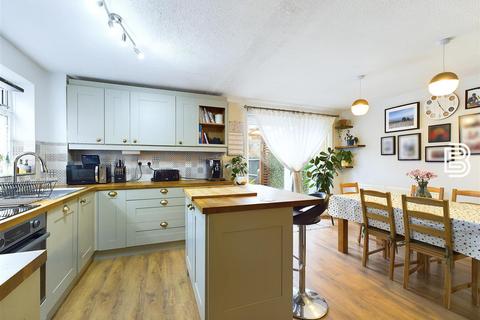 21 Ambleside, Rugby, CV21 1JB