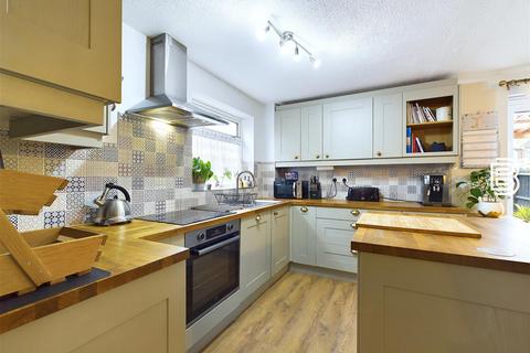 21 Ambleside, Rugby, CV21 1JB