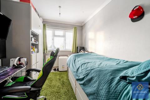 145 Clockhouse Lane, Romford, RM5 2TH