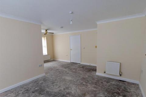 11 Adwalton Close, Newark, NG24 2GT