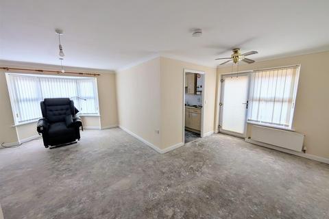 11 Adwalton Close, Newark, NG24 2GT