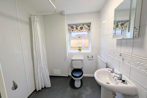 11 Adwalton Close, Newark, NG24 2GT