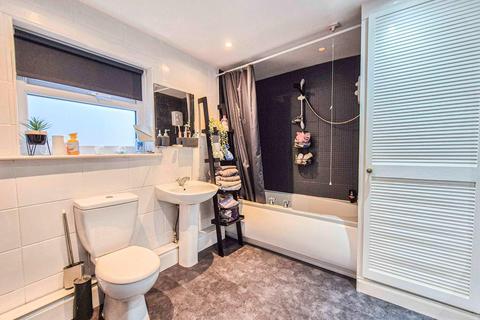 18 Alison Street, Shaw, Oldham, OL2 7SU