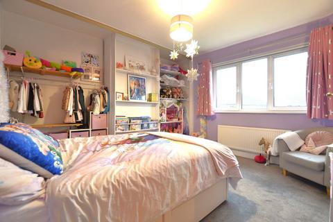 3 Armscroft Place, Gloucester, GL2 0SW