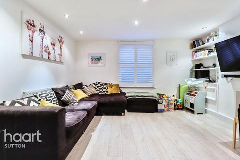 4 bedroom townhouse for sale, Greyhound Road, Sutton