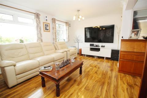 3 bedroom detached house for sale, Charm Close, Horley