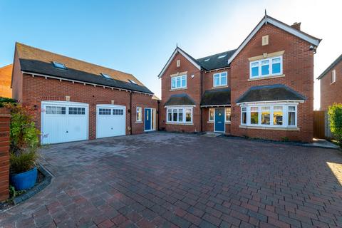 8 Causer Road, Barton Under Needwood, Burton-on-trent, DE13 8FB