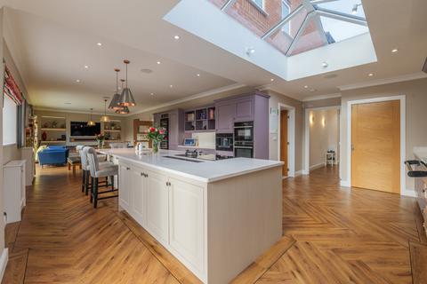 8 Causer Road, Barton Under Needwood, Burton-on-trent, DE13 8FB