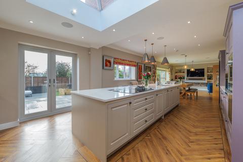 8 Causer Road, Barton Under Needwood, Burton-on-trent, DE13 8FB