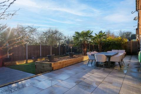 8 Causer Road, Barton Under Needwood, Burton-on-trent, DE13 8FB