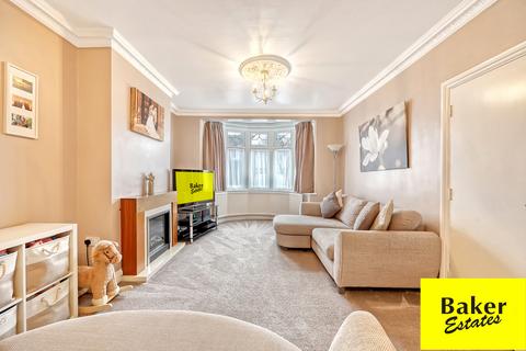 3 bedroom terraced house for sale, New North Road, Hainault IG6