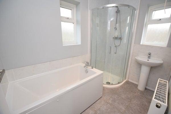 Bath &amp; shower room