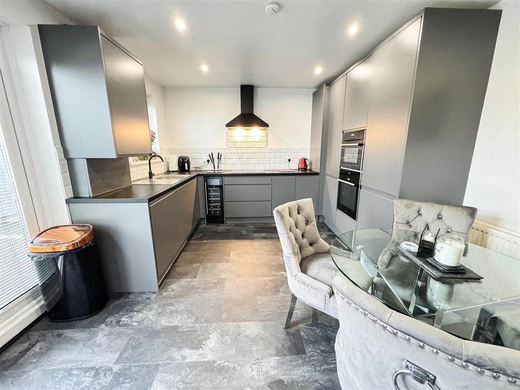 Kitchen dining room
