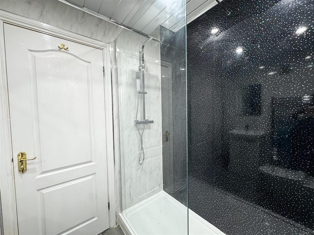 Family shower room