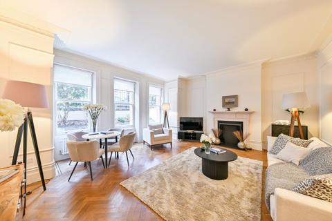 3 bedroom property for sale, Earl's Court Square, London