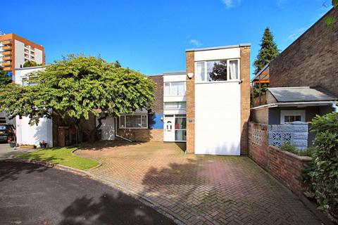14 Wheatlands, Hounslow, TW5 0SA