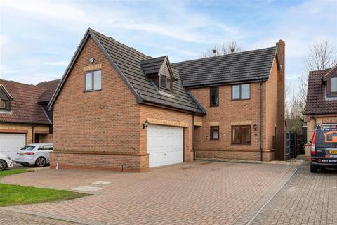 5 bedroom detached house for sale, Littlebury Close, Stotfold SG5 4QD